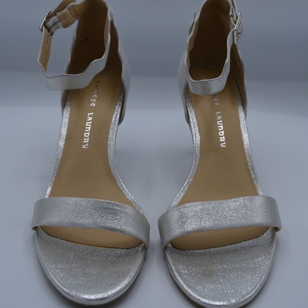Chinese Laundry - Silver Heels - Z Right Stuff - 9.5M